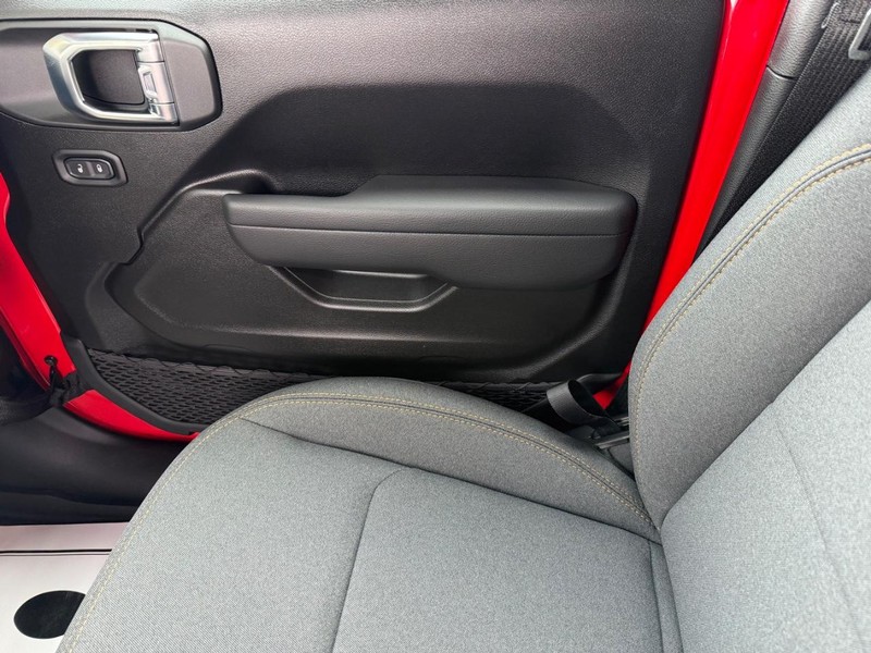 Jeep Wrangler Vehicle Full-screen Gallery Image 29