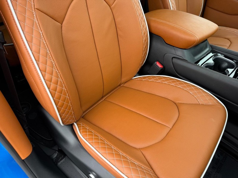 Chrysler Pacifica Vehicle Full-screen Gallery Image 19