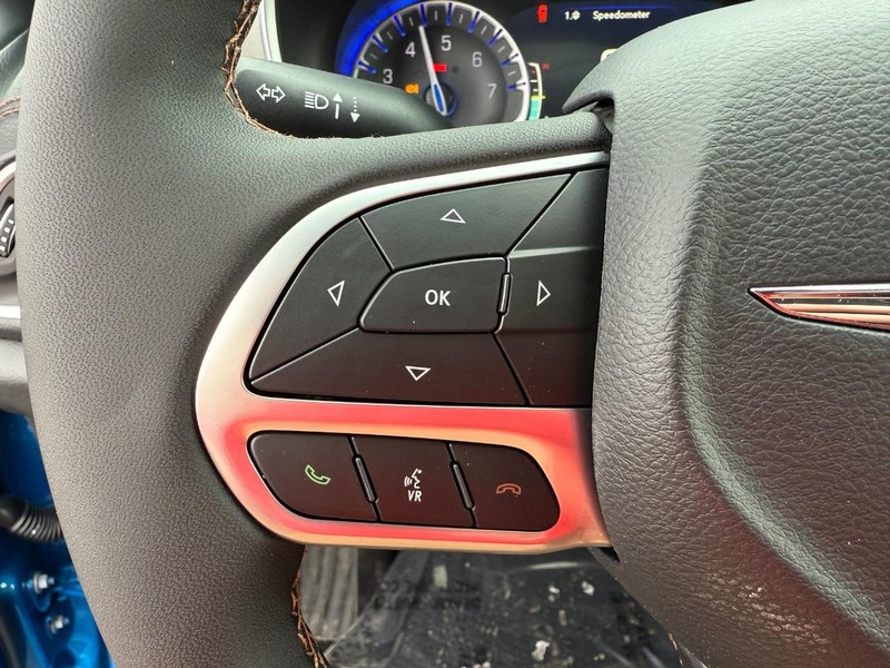 Chrysler Pacifica Vehicle Full-screen Gallery Image 23