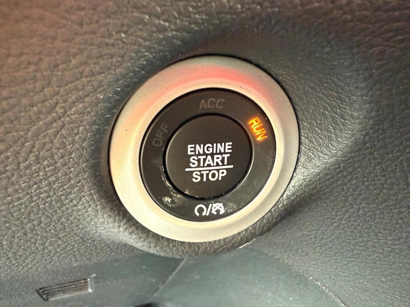 Chrysler Pacifica Vehicle Full-screen Gallery Image 25