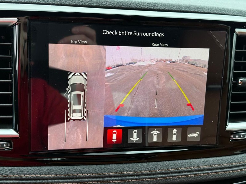 Chrysler Pacifica Vehicle Full-screen Gallery Image 27