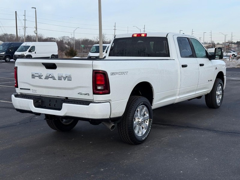 Ram 3500 Vehicle Full-screen Gallery Image 3