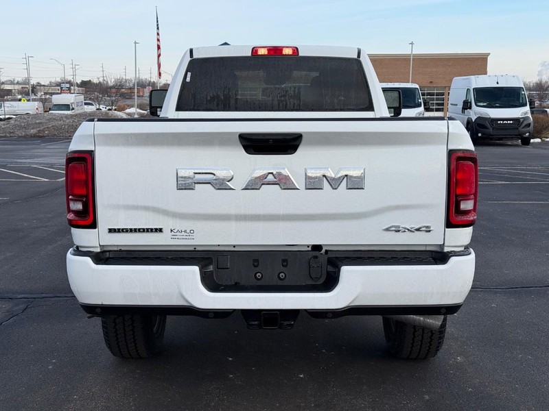 Ram 3500 Vehicle Full-screen Gallery Image 4