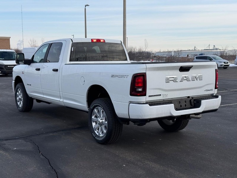 Ram 3500 Vehicle Full-screen Gallery Image 5