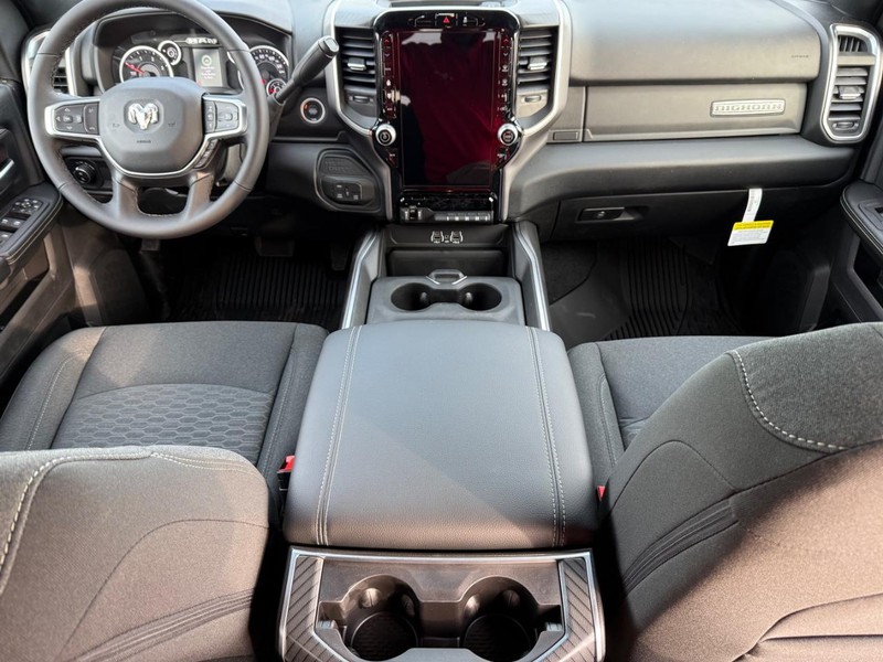 Ram 3500 Vehicle Full-screen Gallery Image 12