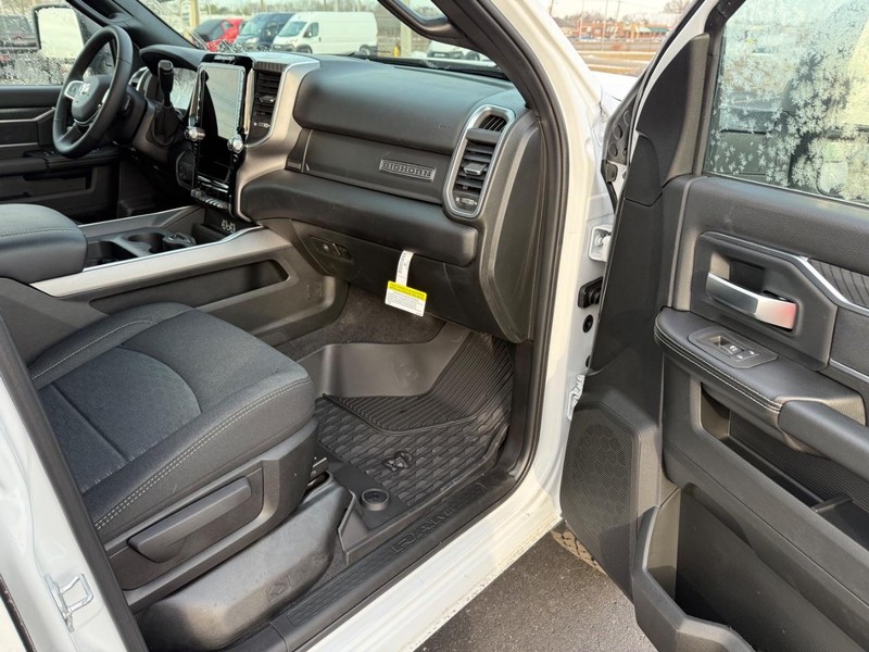 Ram 3500 Vehicle Full-screen Gallery Image 14