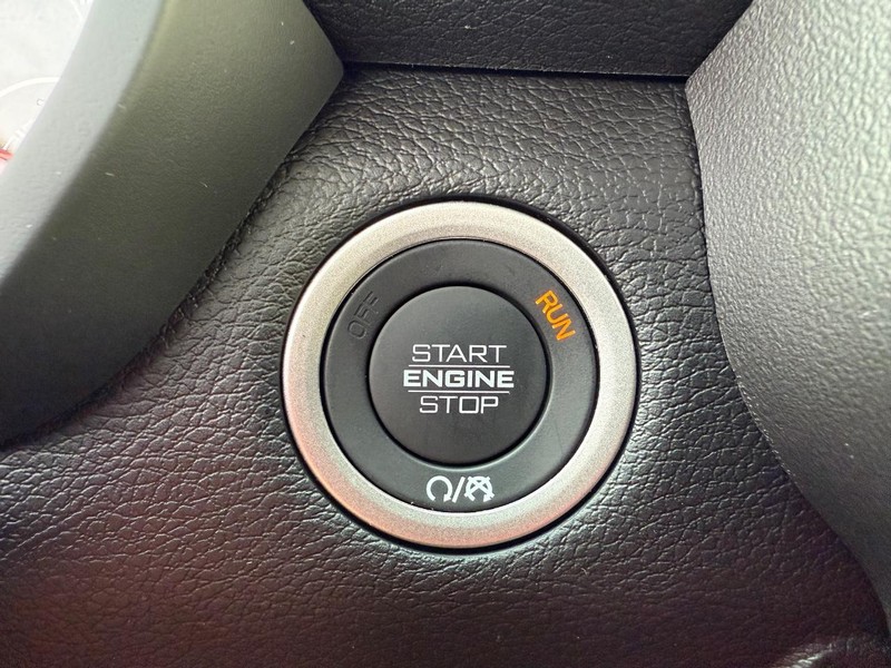 Ram 3500 Vehicle Full-screen Gallery Image 21