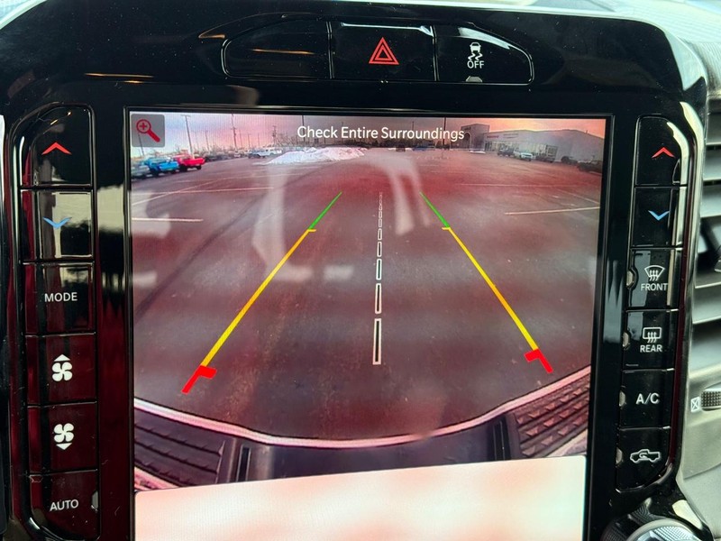 Ram 3500 Vehicle Full-screen Gallery Image 24