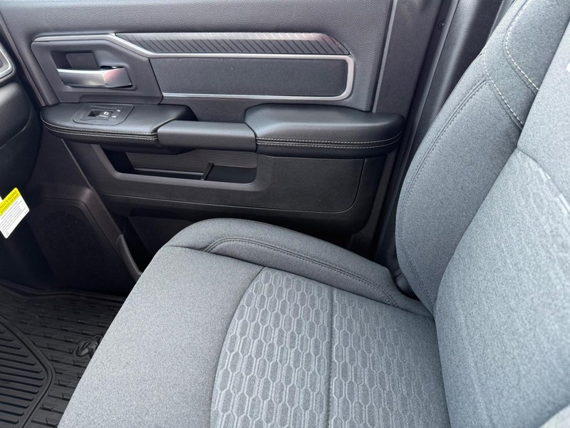 Ram 3500 Vehicle Full-screen Gallery Image 26