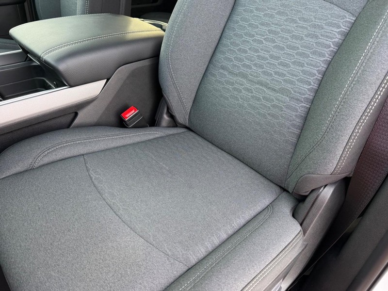 Ram 3500 Vehicle Full-screen Gallery Image 29