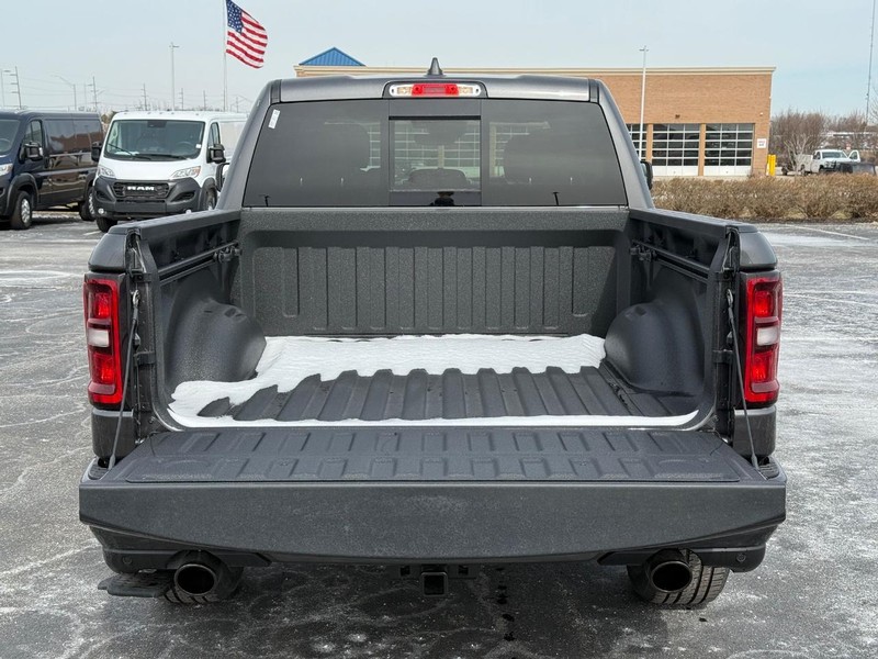 Ram 1500 Vehicle Full-screen Gallery Image 7