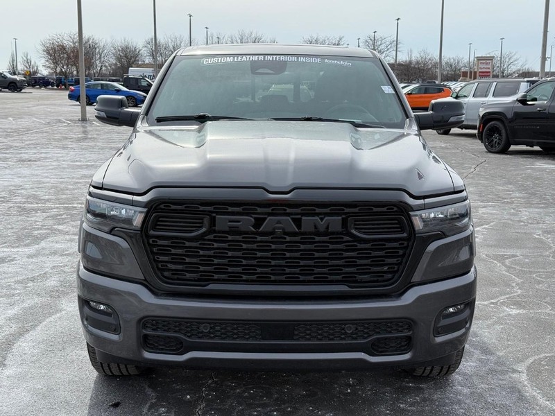 Ram 1500 Vehicle Full-screen Gallery Image 10