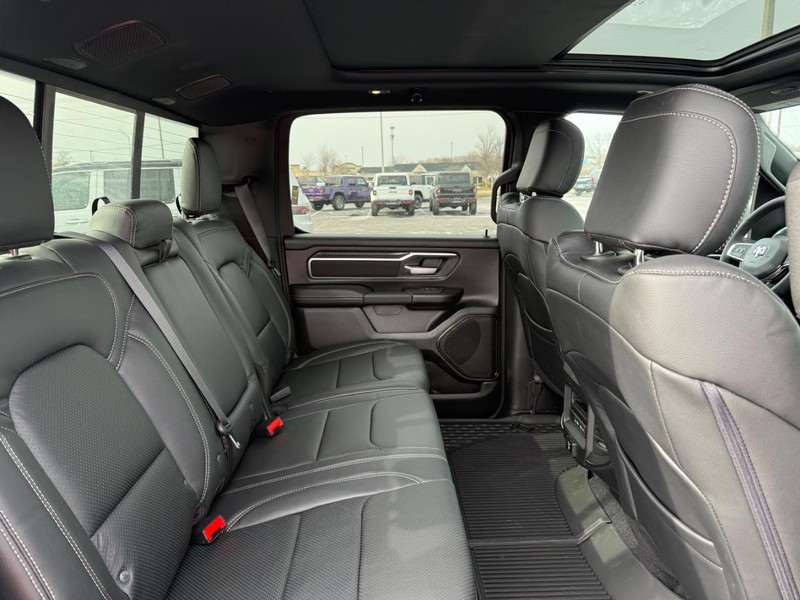 Ram 1500 Vehicle Full-screen Gallery Image 11