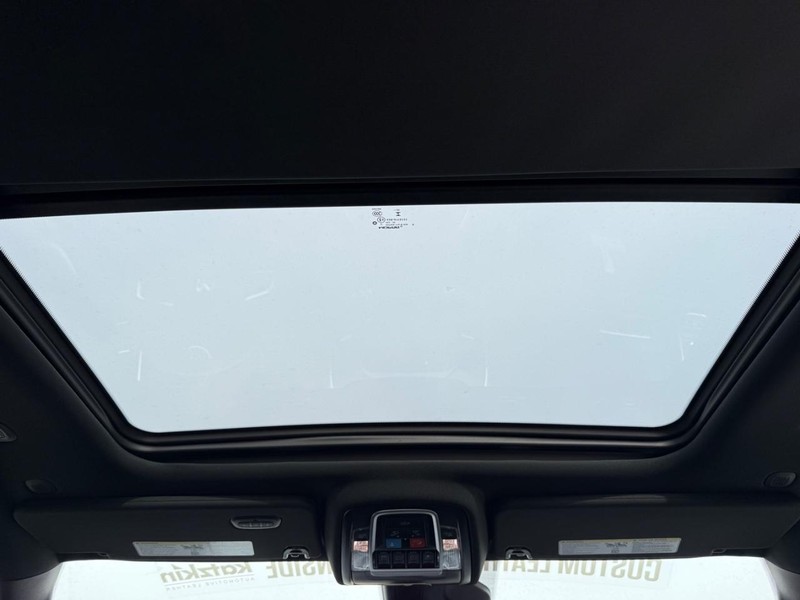 Ram 1500 Vehicle Full-screen Gallery Image 13