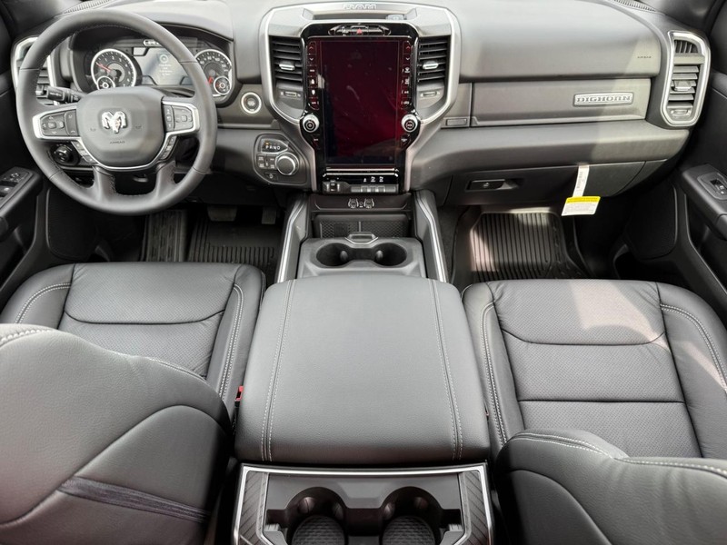 Ram 1500 Vehicle Full-screen Gallery Image 14