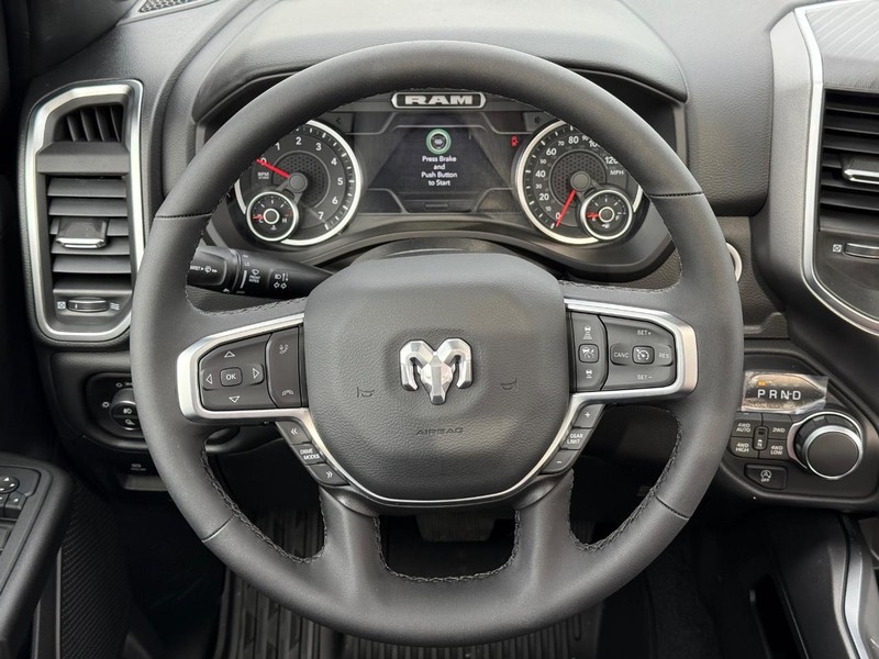 Ram 1500 Vehicle Full-screen Gallery Image 15