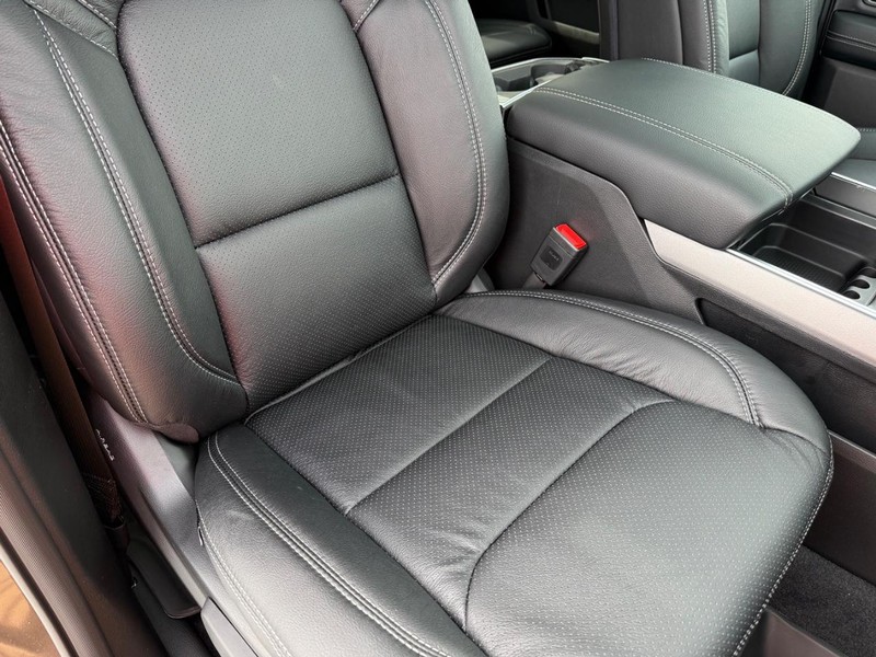 Ram 1500 Vehicle Full-screen Gallery Image 17