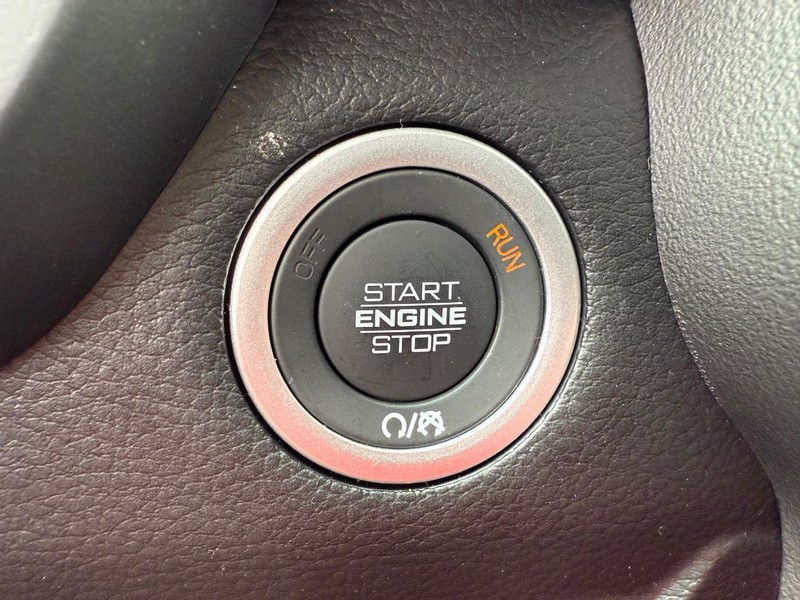 Ram 1500 Vehicle Full-screen Gallery Image 23