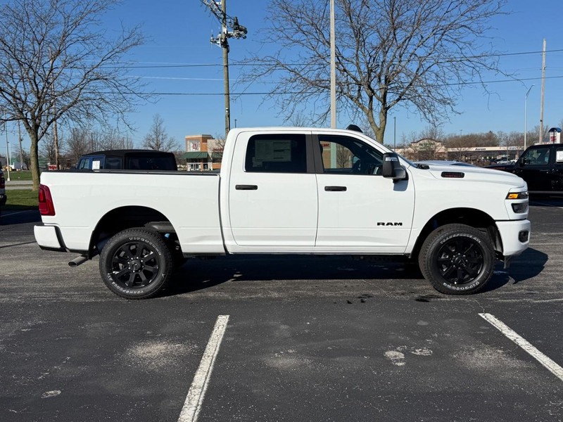 Ram 2500 Vehicle Full-screen Gallery Image 2