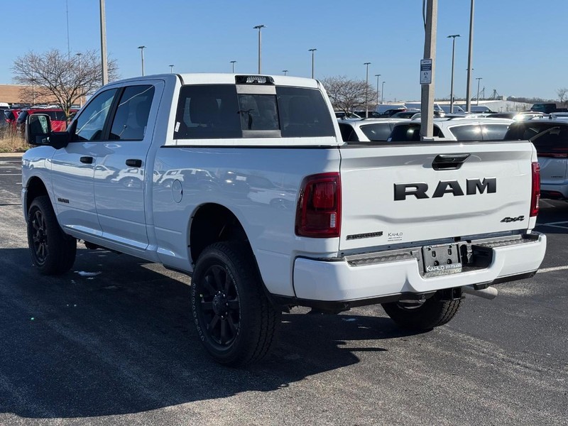 Ram 2500 Vehicle Full-screen Gallery Image 5