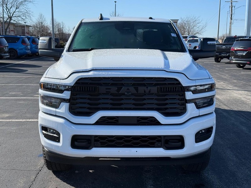 Ram 2500 Vehicle Full-screen Gallery Image 9