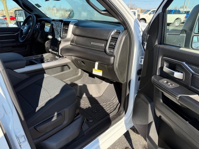 Ram 2500 Vehicle Full-screen Gallery Image 14