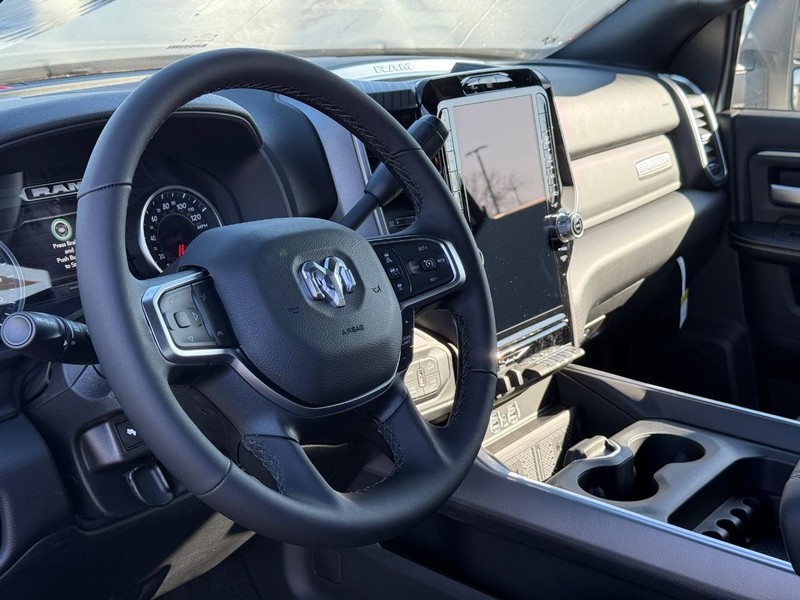 Ram 2500 Vehicle Full-screen Gallery Image 18