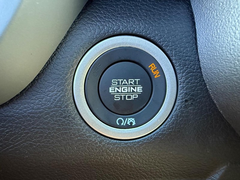 Ram 2500 Vehicle Full-screen Gallery Image 21