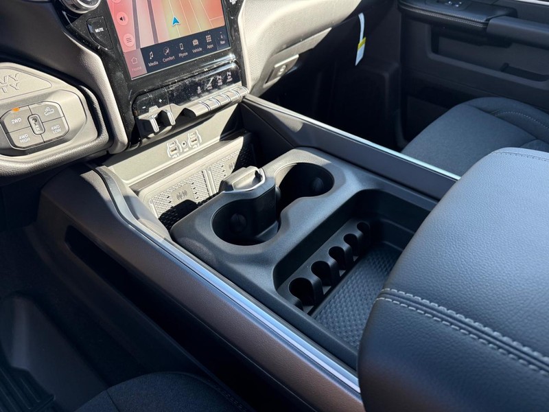 Ram 2500 Vehicle Full-screen Gallery Image 24