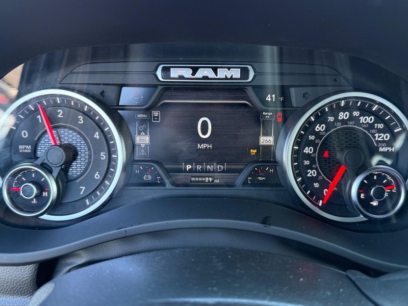 Ram 2500 Vehicle Full-screen Gallery Image 26