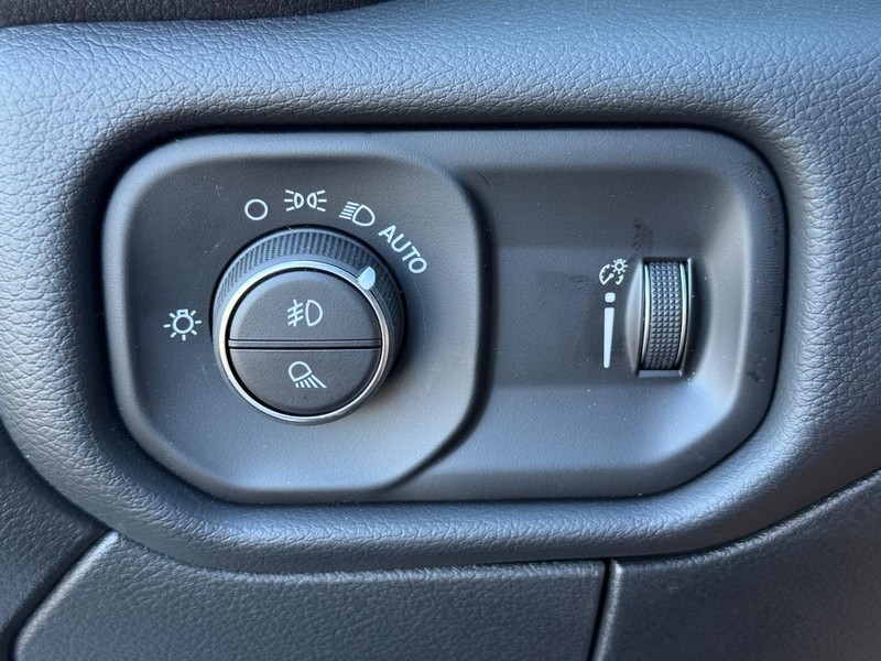 Ram 2500 Vehicle Full-screen Gallery Image 28