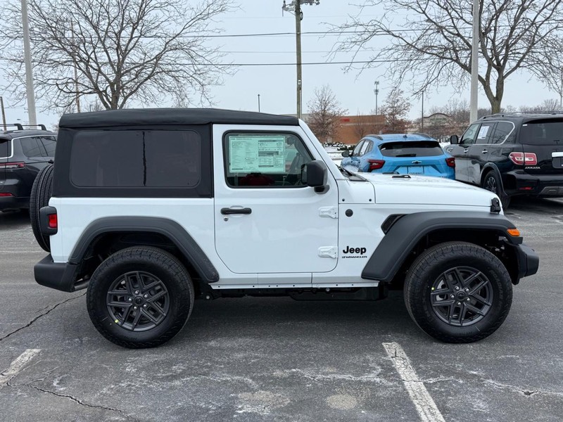 Jeep Wrangler Vehicle Full-screen Gallery Image 2