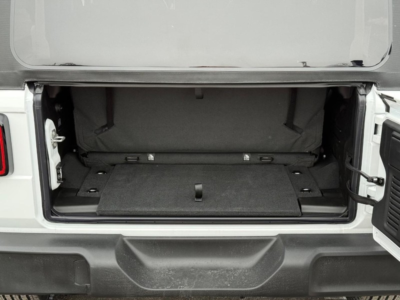 Jeep Wrangler Vehicle Full-screen Gallery Image 7