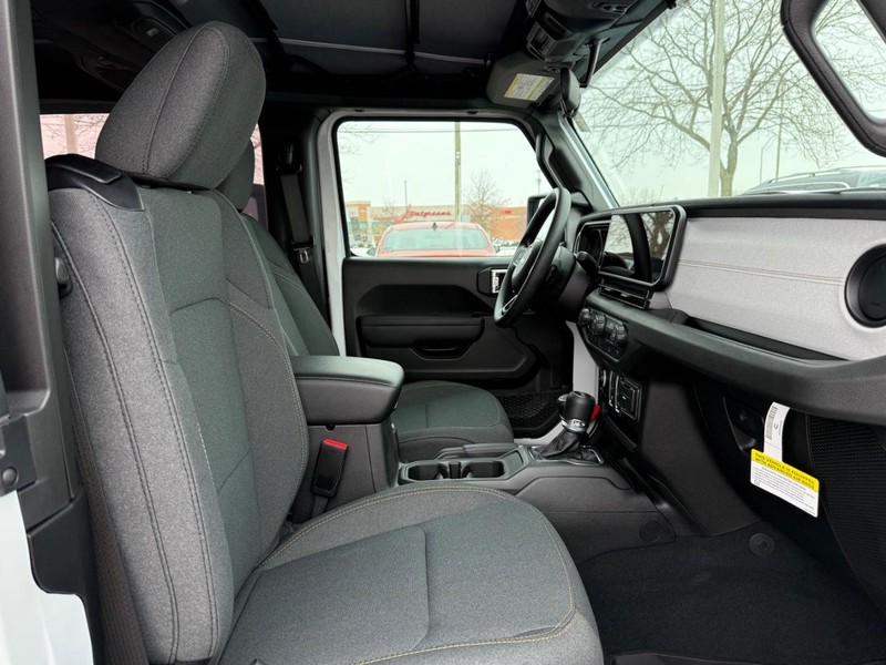 Jeep Wrangler Vehicle Full-screen Gallery Image 11