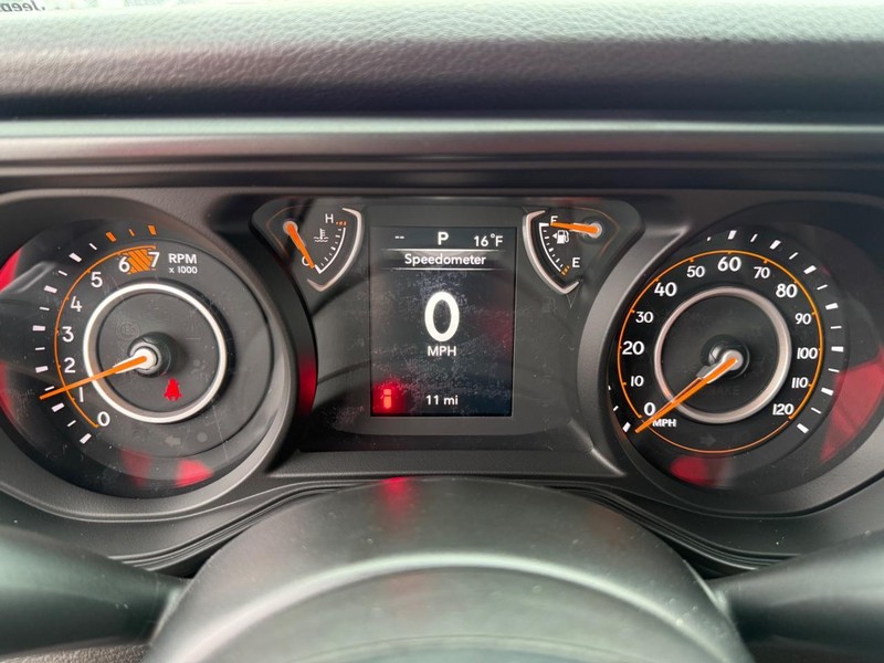 Jeep Wrangler Vehicle Full-screen Gallery Image 26