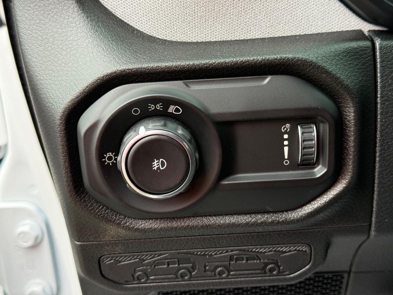 Jeep Wrangler Vehicle Full-screen Gallery Image 28