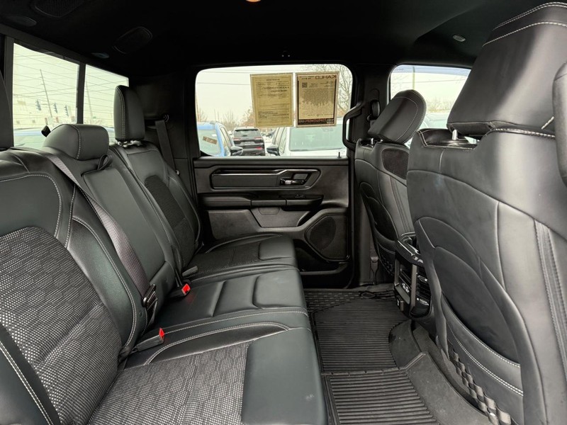 Ram 1500 Vehicle Full-screen Gallery Image 11