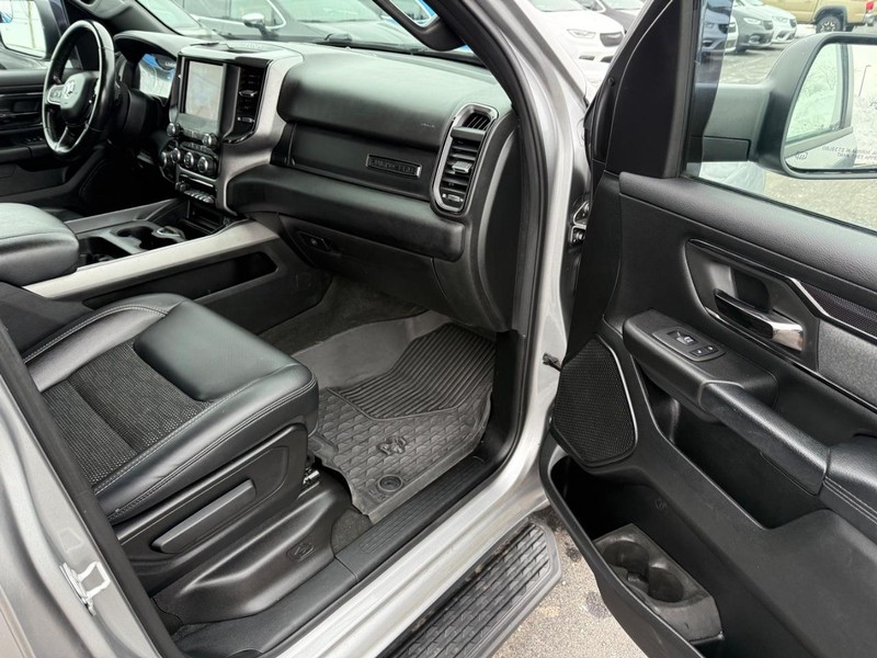 Ram 1500 Vehicle Full-screen Gallery Image 15