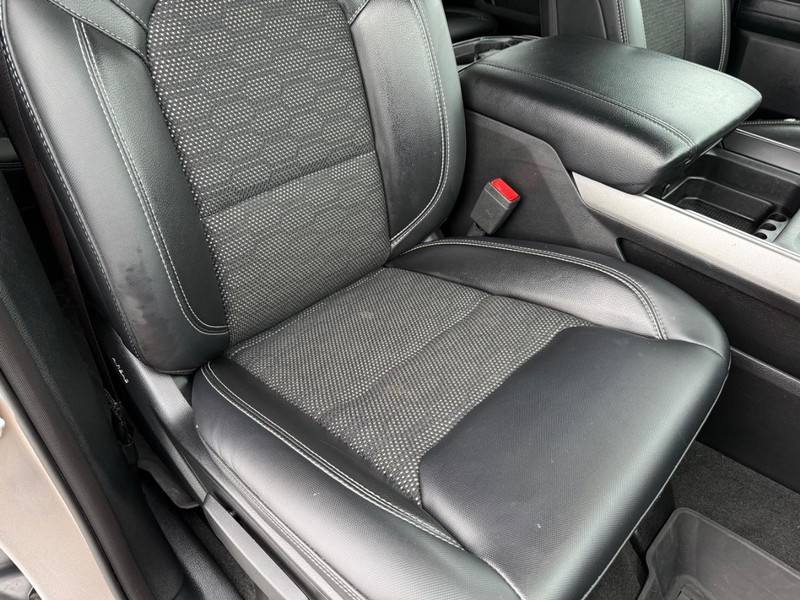 Ram 1500 Vehicle Full-screen Gallery Image 16