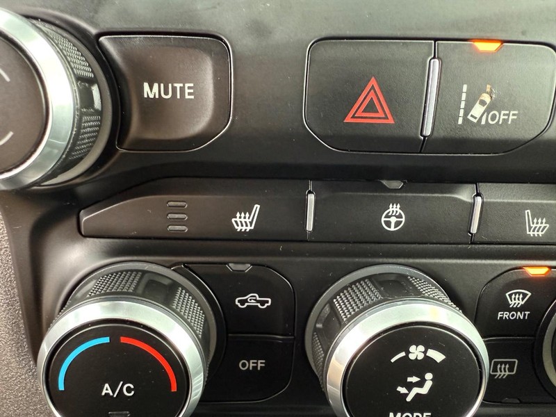 Ram 1500 Vehicle Full-screen Gallery Image 23