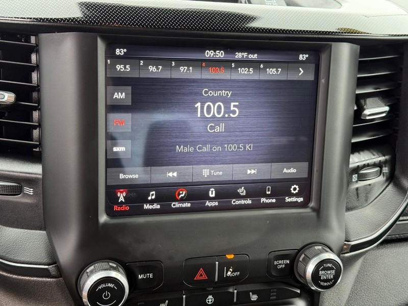 Ram 1500 Vehicle Full-screen Gallery Image 24