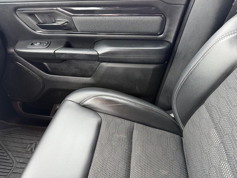 Ram 1500 Vehicle Full-screen Gallery Image 28