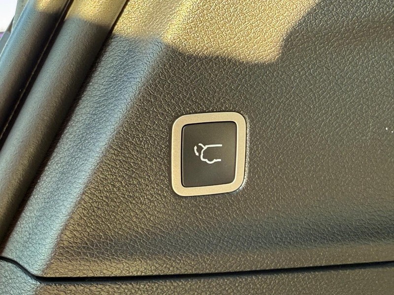 Chrysler Pacifica Vehicle Full-screen Gallery Image 8