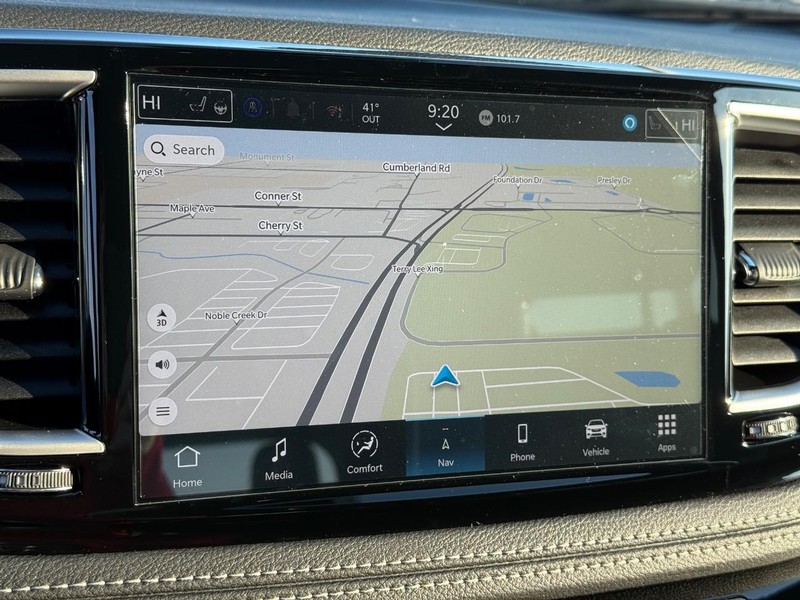 Chrysler Pacifica Vehicle Full-screen Gallery Image 25