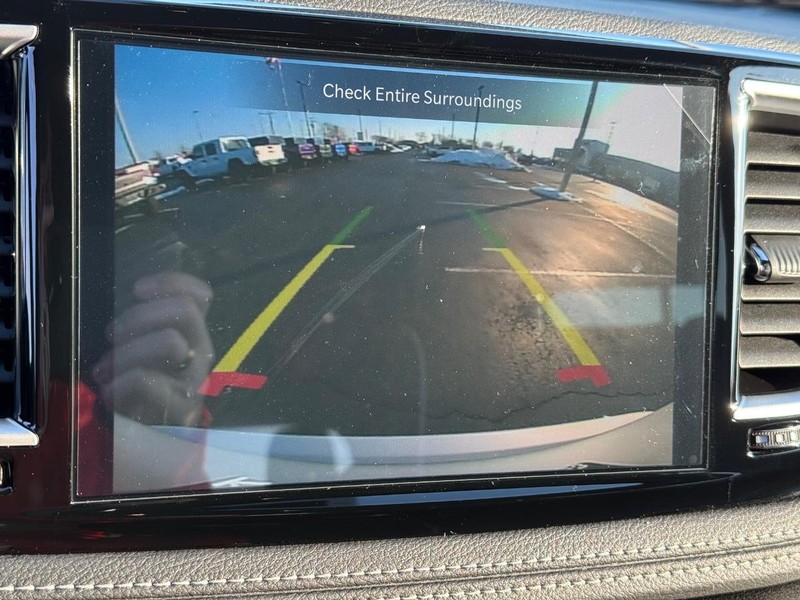 Chrysler Pacifica Vehicle Full-screen Gallery Image 26