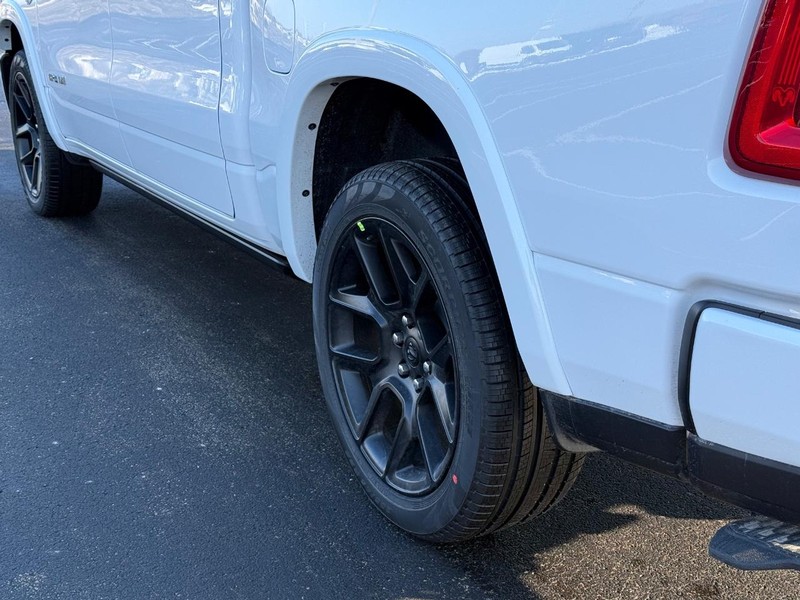 Ram 1500 Vehicle Full-screen Gallery Image 6