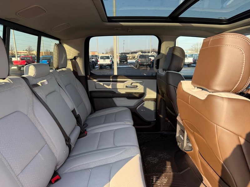 Ram 1500 Vehicle Full-screen Gallery Image 10