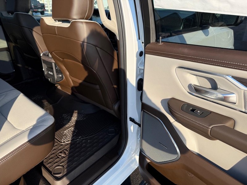 Ram 1500 Vehicle Full-screen Gallery Image 11