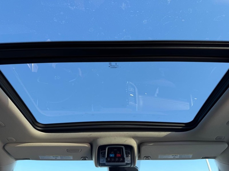 Ram 1500 Vehicle Full-screen Gallery Image 12