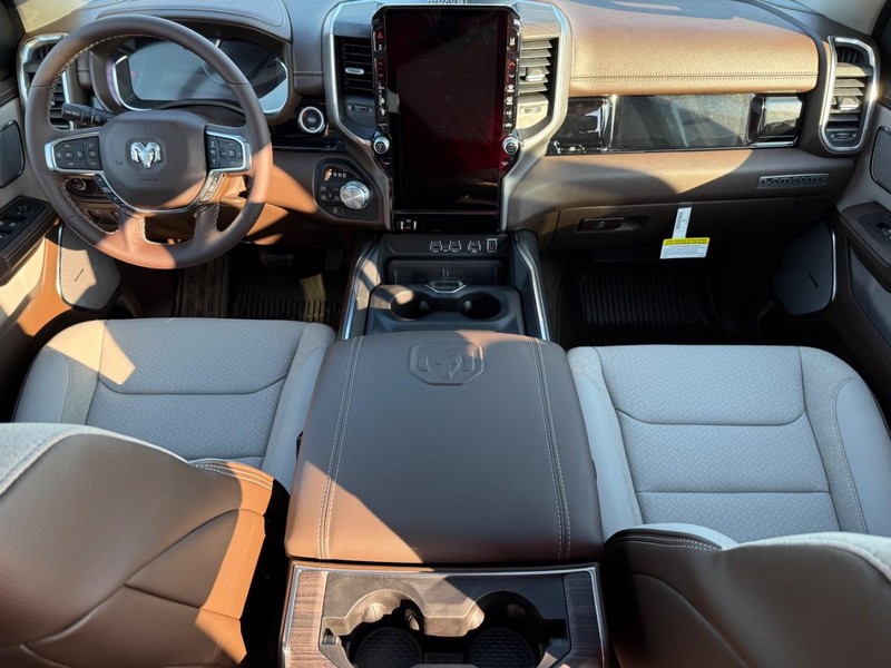 Ram 1500 Vehicle Full-screen Gallery Image 13